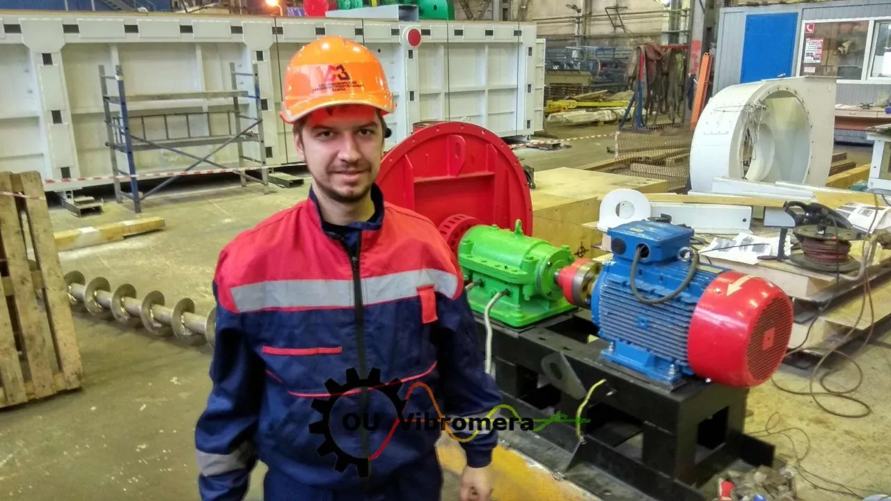 Waaier van centrifugaalventilator wordt op locatie uitgebalanceerd